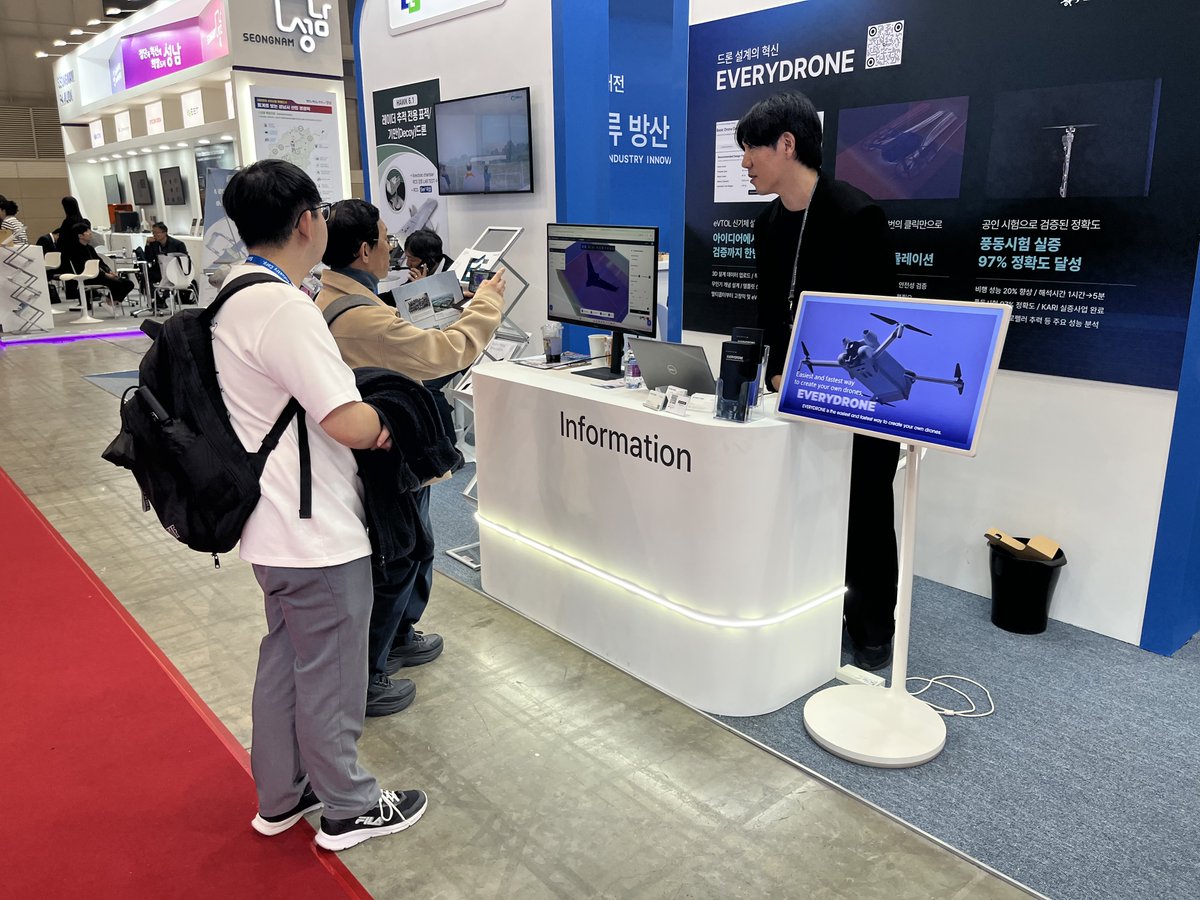 everysim_team's tweet photo. Wrapping up a fruitful week at #ADEX2025!🚀

EverySim proudly showcased EveryDrone, met inspiring teams from Hanwha, KAI, LIG Nex1, and welcomed global guests like CIAC and Oman’s MoD.

Inspired by all the interest and discussions and ready to push simulation tech even further! https://t.co/BMVkQDmTl0