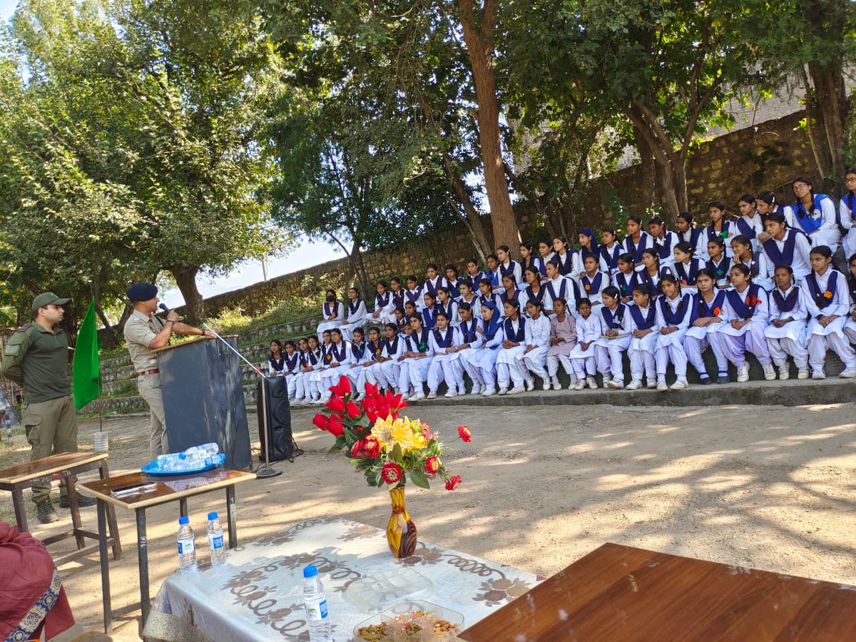 UdhampurPolice's tweet image. #RunForUnity #EktaDiwas #IronManOfIndia #UnityInDiversity #PoliceForPeace
PS Ramnagar held a lecture on #NationalUnityDay at Girls HS,honoring Sardar Patel’s 150th birth anniversary,students participated, learning about unity,integrity & civic responsibility @ZPHQJammu @igp_jammu