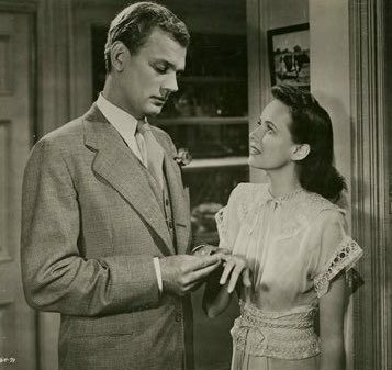 LoveOldMoviez's tweet photo. #ShadowOfADoubt was only Teresa Wright's fourth film, but she received top billing over the more experienced Joseph Cotten, quite possibly because she was nominated for Academy Awards in her first three films. (IMDB). It was filmed & set in Santa Rosa, California. https://t.co/LHtYQCppvG