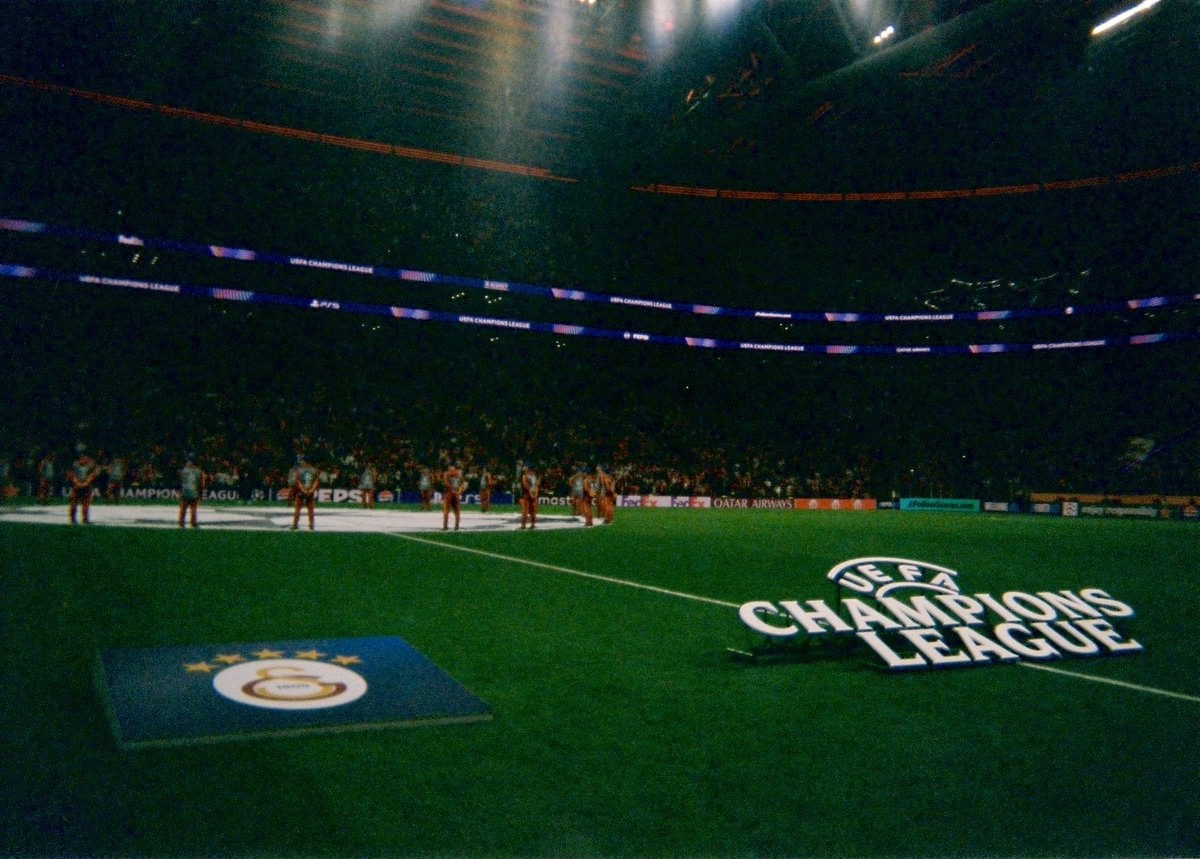 GalatasaraySK's tweet photo. Fresh prints from our analog camera. 📷

#GSvBG #UCL https://t.co/EJUpjSLyfH