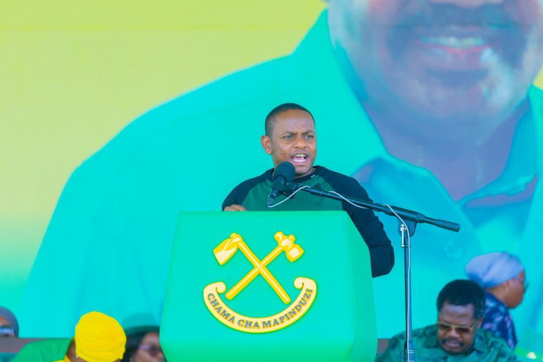 uvccm_tz's tweet photo. KAWAIDA AMESHIRIKI UFUNGAJI WA KAMPENI ZA CCM 2025

Mwenyekiti wa Umoja wa Vijana wa Chama Cha Mapinduzi (UVCCM), Comrade Mohamed Ali Kawaida, ameshiriki kwa uchangamfu mkubwa katika Ufungaji wa Kampeni za CCM 2025.

#SamiaDay
#TukutaneKituoni
#TokaNitokeTukatiki✅✅✅ https://t.co/M00RQdr7bt