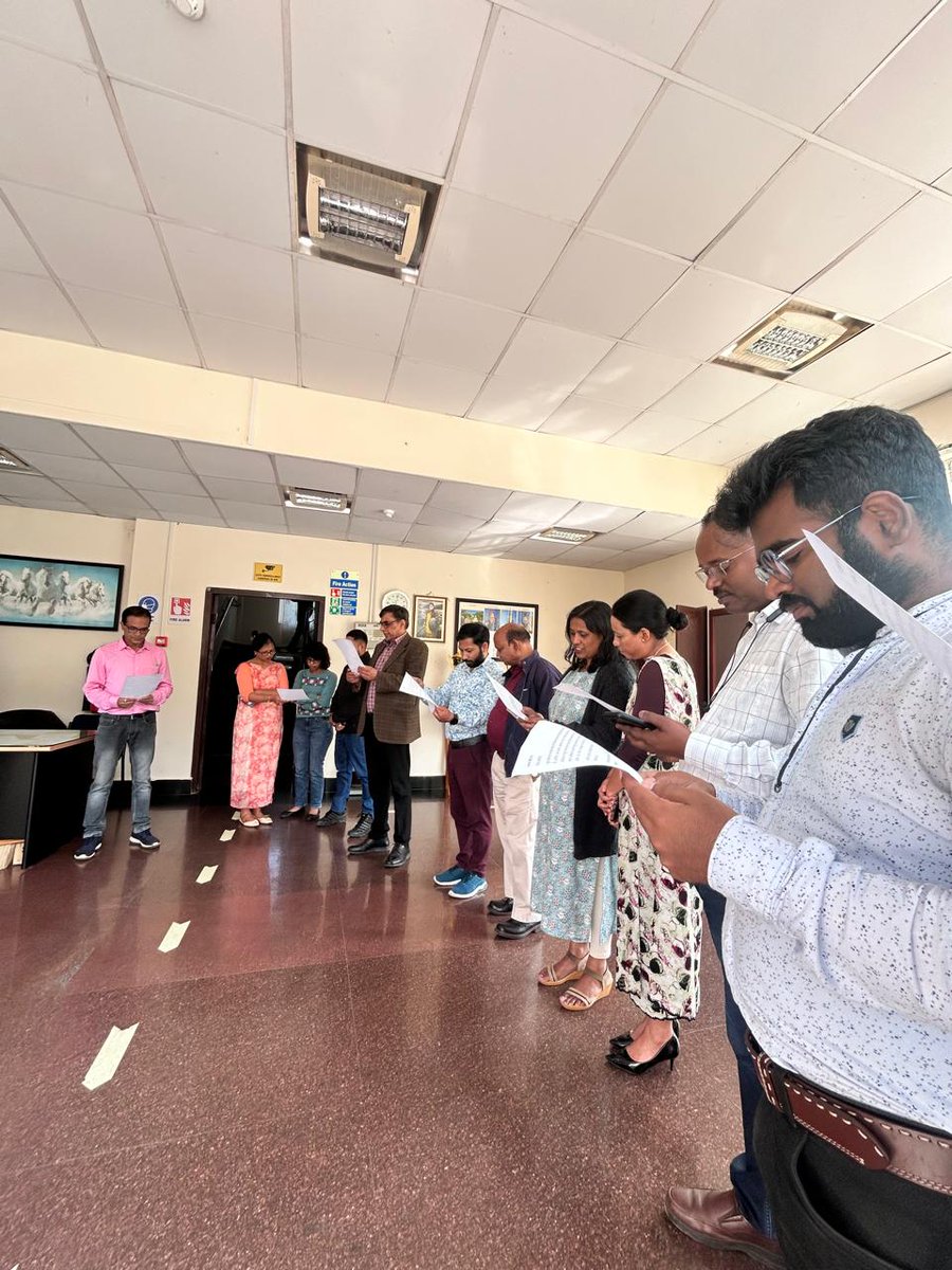 fci_nef's tweet image. Under Nasha Mukt Bharat Abhiyan (NMBA), all employees of FCI took a pledge on 28.10.2025 to create awareness and contribute towards building a drug-free society. ✋🇮🇳
#NashaMuktBharatAbhiyan #FCI #DrugFreeIndia