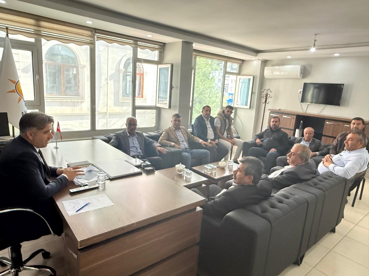 📍 AK PARTİ Kozluk ilçe Başkanlığı 

Haftalık Olağan Yönetim Kurulu Toplantımızı ilçe Başkanımız Sayın Hakim IŞIK Başkanlığında Gerçekleştirdik.
Toplantımızın ve İlçemiz için Alınan Kararların Hayırlara Vesile Olmasını Diliyoruz.
#AkKozluk
<a href="/AvukatErsanAksu/">Ersan AKSU🇹🇷</a> 
<a href="/abuyukgumus/">Ahmet Büyükgümüş</a>