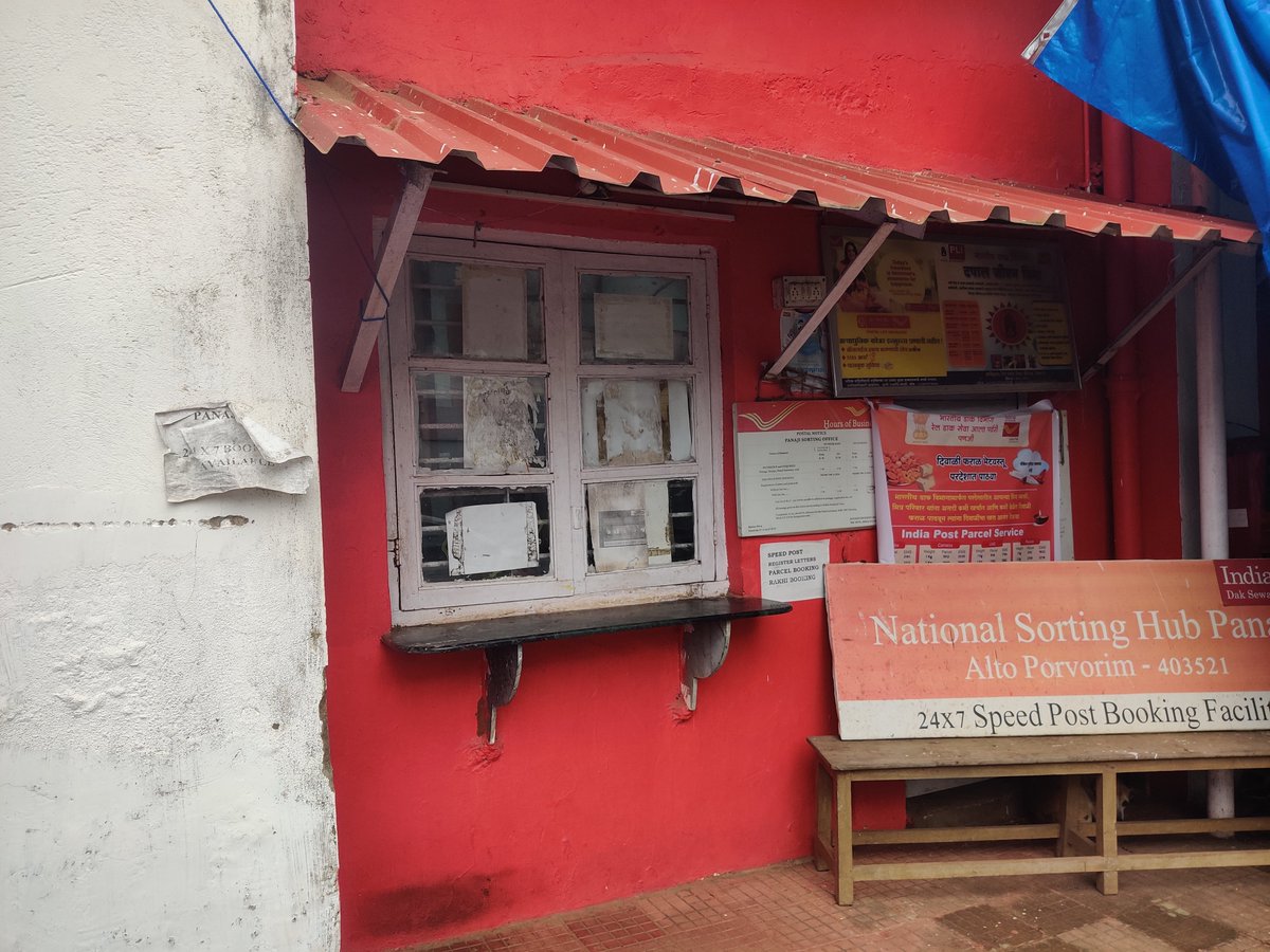 Santosh_Divkar's tweet photo. Dear @JM_Scindia ji request you to give additional staff on this #speedpost booking counter as this one opens from 4pm onwards, it will help in better communication and quick service, been waiting here since 2.30 &amp; now was told to go to nearby property to book. @indiap https://t.co/T8KI2kAKvr