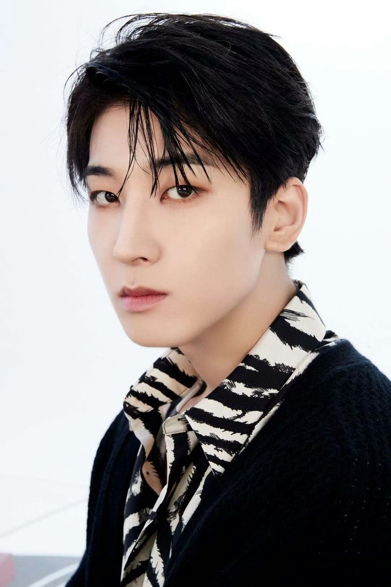 🍀어눙이 개학 D-431🍀
          원우시 /ᐠ⎚˕⎚ﾏ੭ 

📝 아 잘생겼어..☺️