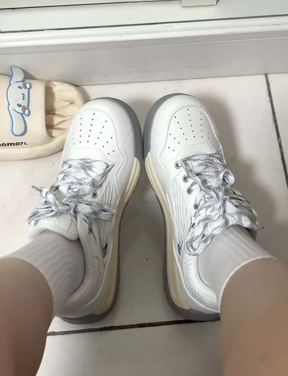 挺色一女的 tweet media