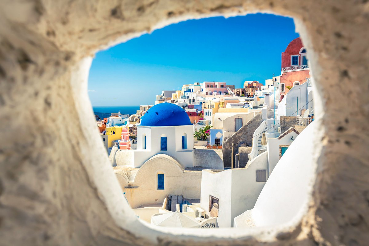 TravelCentreUS's tweet image. You think you’ve seen beauty before, and then Santorini’s blue domes appear against the Aegean sky 💙🏛️🌅 Suddenly, nothing else compares.
#SantoriniViews #GreekIslands #BucketListTravel