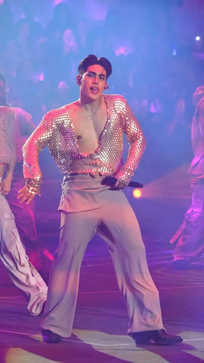 ros86608's tweet image. Keep your notes soaring, and keep your passion burning.

#NETIZENSCHOICE #STELLAJERO for Asian Celebrity of the Year #ACOTY2025 #ACOTY2025STELLAJERO 
@thenreport 

@stellajero_ #SB19_STELL #Stell

📷 travellingtrixie888 (threads)