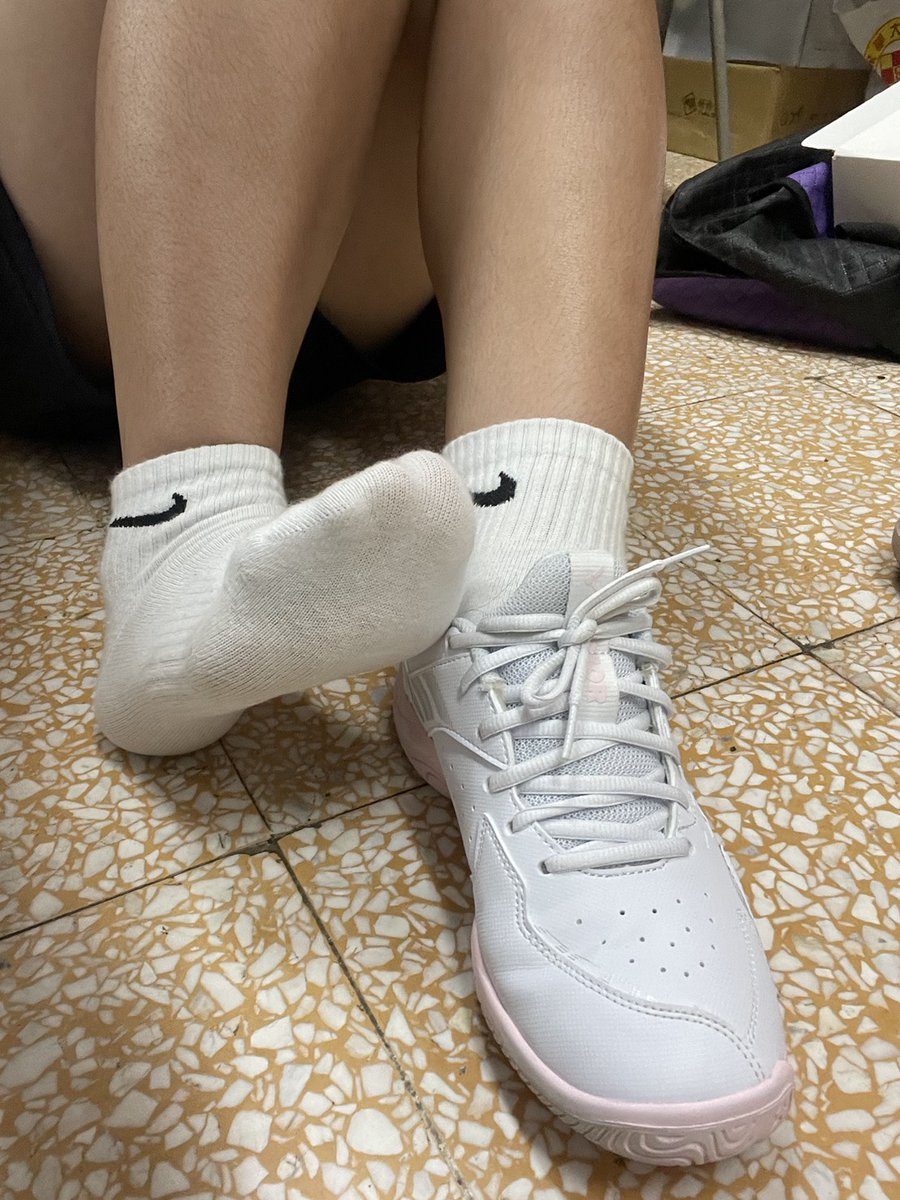 默默 Momo 🍑｜音樂系女大生｜羽球系隊 tweet media