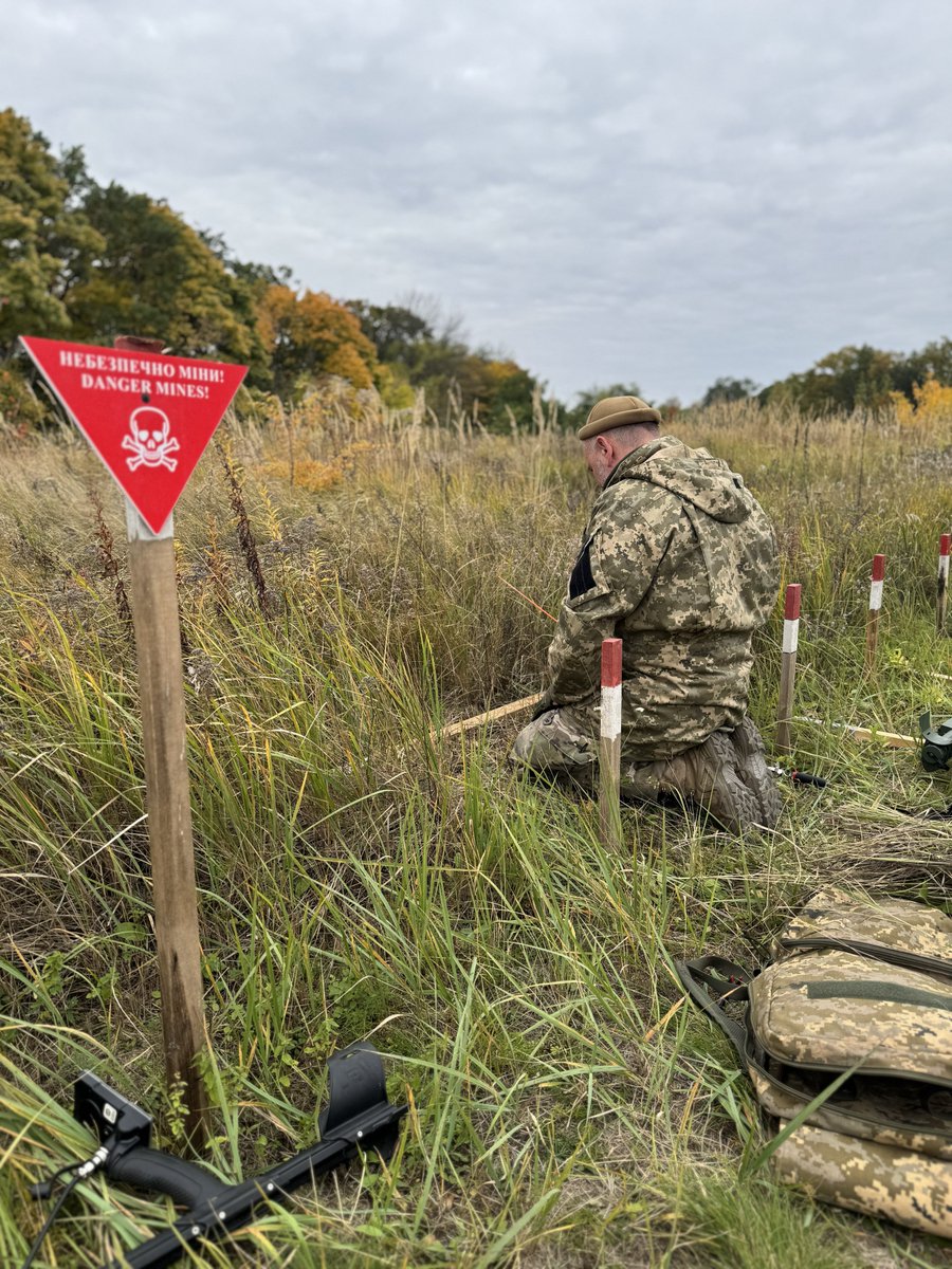 In Kyiv🇺🇦, ITF visited the Humanitarian Demining Training for War-Affected Veterans, where participants have entered the practical phase - gaining demining, medical &amp; psychological resilience skills.
Implemented by Unconquered Foundation &amp; supported by <a href="/MZEZ_RS/">MFEA Slovenia</a> 🇸🇮.

#SlovenianAid