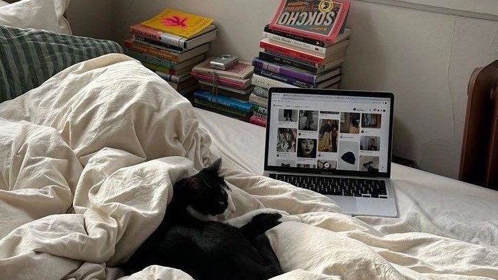 malusokay's tweet photo. cosy but productive https://t.co/MekLgIu86o