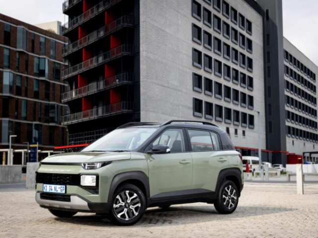AutoTraderSA's tweet photo. Citroën #C3 vs. Hyundai #Exter vs. Mahindra #3XO! 🔥 Looks aside, which crossover delivers the best performance and value?
https://t.co/ClLcbFoC4Z
#CitroenC3 #HyundaiExter #Mahindra3XO #CarComparison #BudgetSUV https://t.co/sQHFNkGh9c