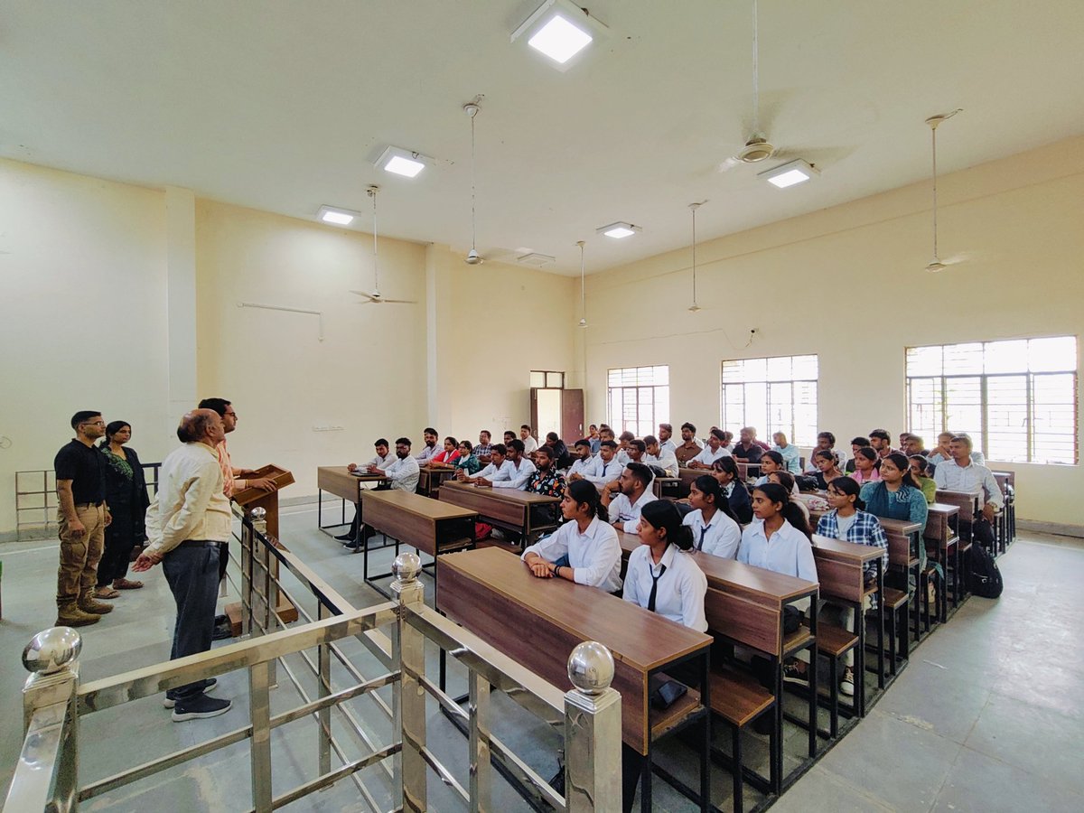 nirajkumar1988's tweet image. Addressing my students