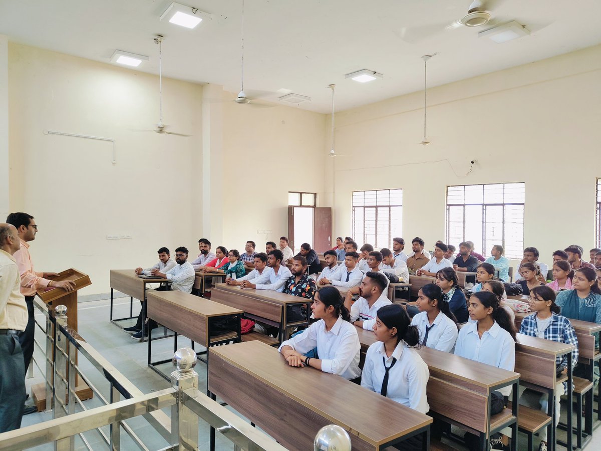 nirajkumar1988's tweet image. Addressing my students