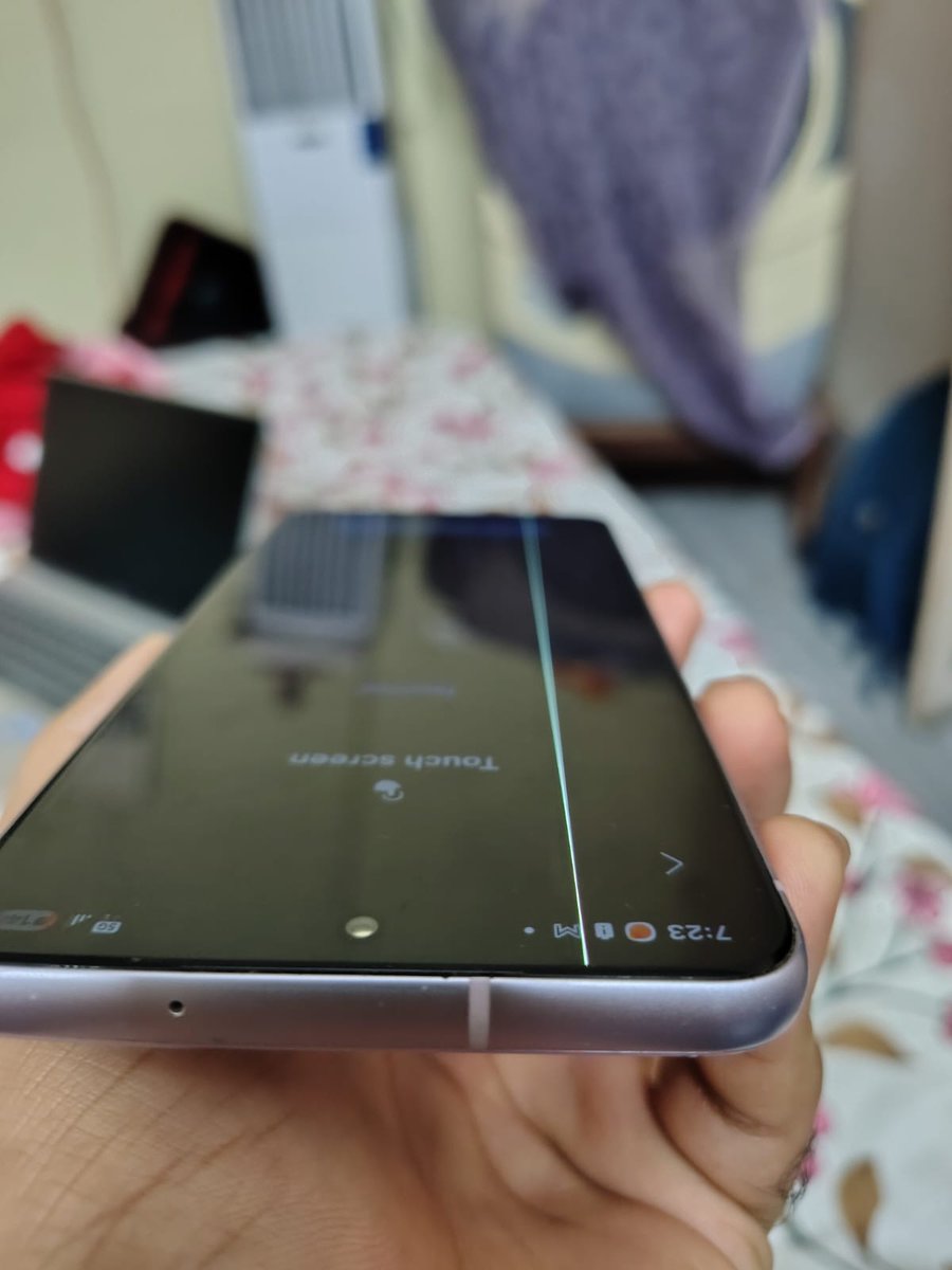 ArjabMajum78310's tweet image. My S21 FE has 2 screen lines. @SamsungIndia&apos;s team ADMITTED my minor scratches DID NOT cause this.
​Now, their new excuse is &quot;we only fix green lines, not white lines.&quot;
​You admitted it&apos;s a defect, not damage. Stop the scams and fix my phone for free.
@SamsungSupport
RN3101227813