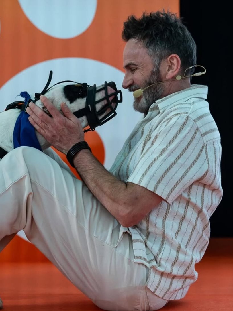 Clickche1's tweet image. Nuestro maravilloso Fernando Tejero el pasado 11 de octubre en @infecar demostrando una vez más el gran corazón que tiene y su intensa lucha por querer hacer de este un mundo mejor, dando visibilidad a aquellos que no tienen voz y condenando rotundamente el maltrato animal.❤️