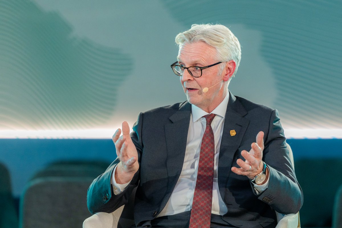 شارك مايكل دايك، الرئيس التنفيذي لـ #المربع_الجديد، في جلسة حوارية ضمن مبادرة مستقبل الاستثمار #FII9، تحدّث فيها عن دور النمو المستدام والأثر الإيجابي في دفع مسيرة الاستثمار نحو مستقبل متوازن ومزدهر.