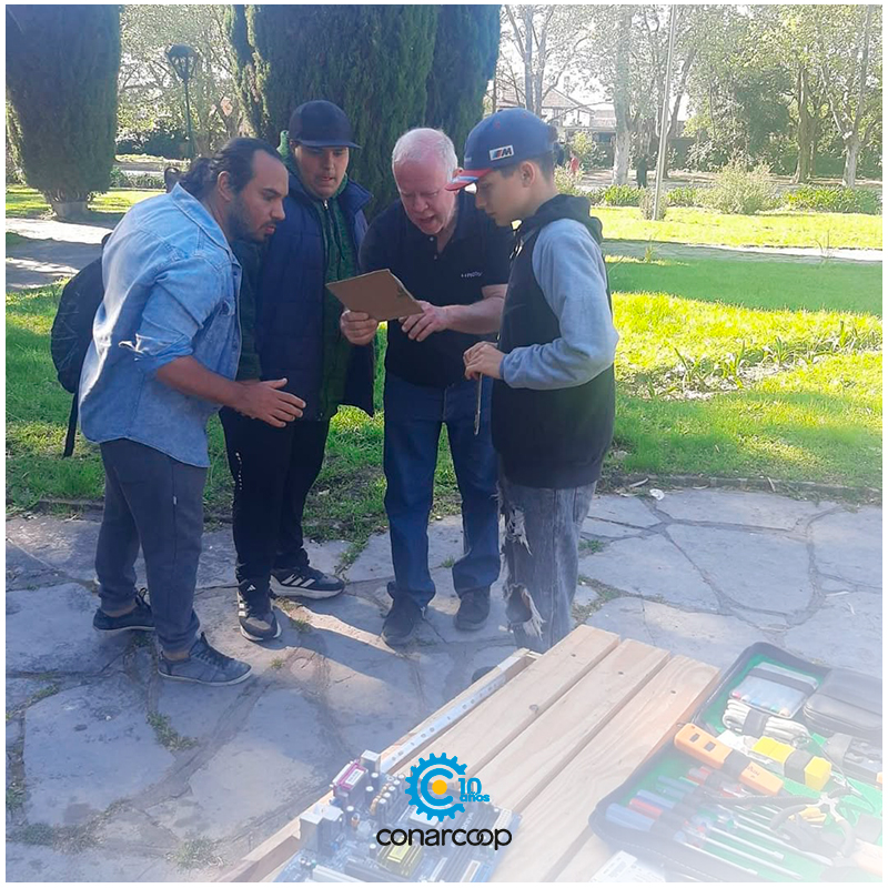 conarcoop's tweet image. 🙌Comunicar de forma abierta y transparente es clave para que la cooperación funcione.

❗Escucharnos, compartir y construir desde el diálogo nos permite alcanzar el bienestar conjunto.

#Conarcoop #SomosCooperativas #RedCooperativa #TrabajoAsociativo #EconomíaSocial