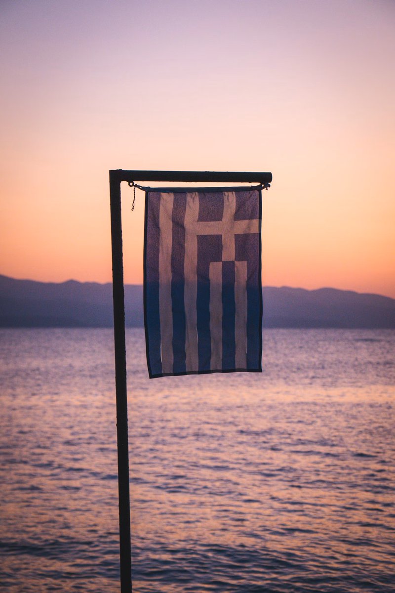 aegeanseasons's tweet photo. «28 Οκτωβρίου 1940: Η μέρα που η Ελλάδα έγινε φως μέσα στο σκοτάδι του πολέμου.». Χρόνια Πολλά! https://t.co/X5rAcRi5qG