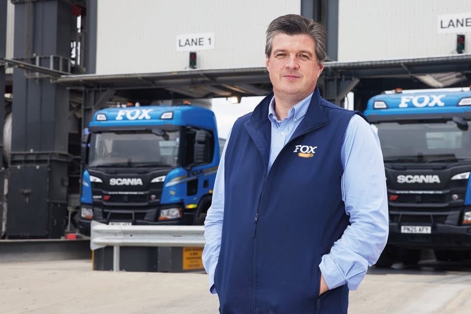 Comm_Motor's tweet image. In the latest issue CM, we meet sell-confessed wagon geek&apos; Paul Fox, who explains how Fox Group&apos;s mixed feet of Volves, DAFs and Scanias handles the wide variety of operations the company carries out on a daily basis. 

Issue on sale or download 👉🏻 commercialmotor.com/digital-edition