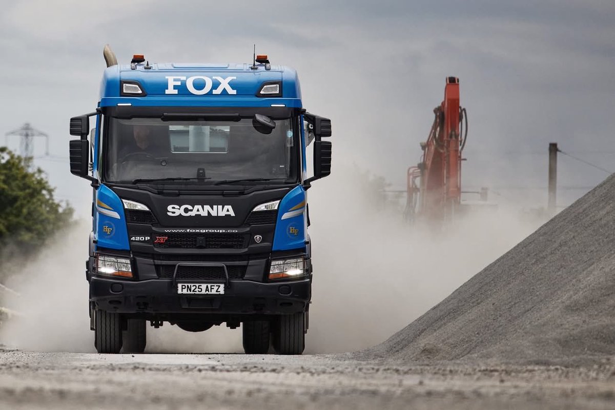 Comm_Motor's tweet image. In the latest issue CM, we meet sell-confessed wagon geek&apos; Paul Fox, who explains how Fox Group&apos;s mixed feet of Volves, DAFs and Scanias handles the wide variety of operations the company carries out on a daily basis. 

Issue on sale or download 👉🏻 commercialmotor.com/digital-edition