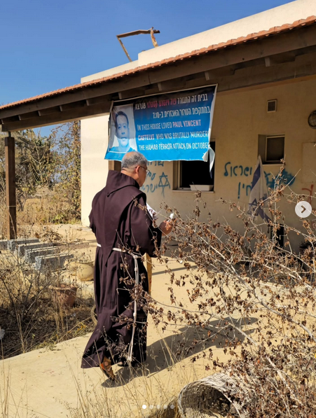 Itongadol's tweet photo. Kibutz rinde homenaje a cuidadores extranjeros de ancianos asesinados en la Masacre del 7 de Octubre 

Nota: https://t.co/ClG16fGBb7

#Israel #Beeri #GraceCabrera #PaulCastelvi #AnulaRatnayaka #SujithYatawara #Filipinas #SriLanka #Hamas #HamasIsISIS #Yihad #Gaza #Palestine #FreePalestine
Agencia AJN