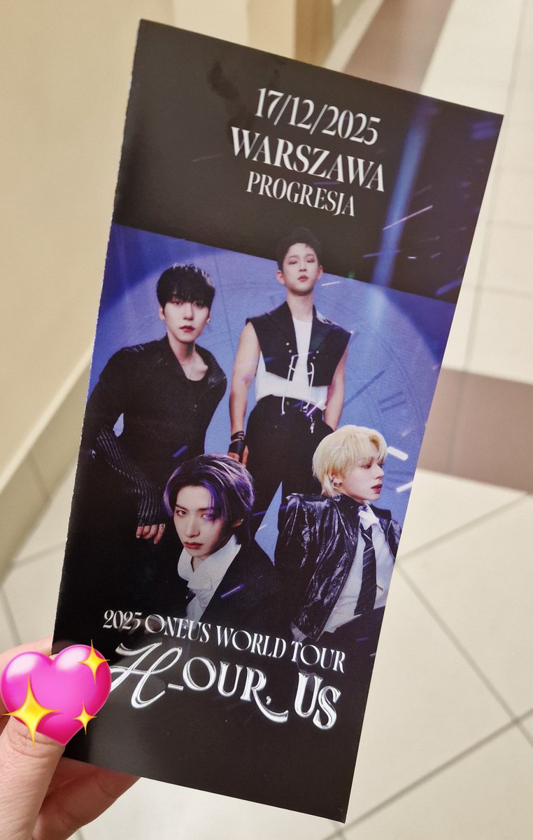 _natalciaa99's tweet photo. Wczoraj przez One Ok Rock był taki słabi zasięg na Torwarze i widzę, że się nie wysłało, ale rozdawali nam broszurki promujące koncert Oneus.
#StanOneus and go to the concert in Warsaw period. https://t.co/HwRLpIiyzW
