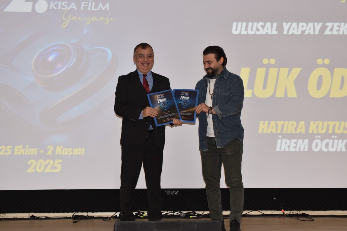 7. Uluslararası #EgeÜniversitesi EgeArt Sanat Günleri, 2017 yılında,  başkanlığımda gercekleşmiş ve  155 etkinlikle muhteşem bir imza atmıştı. 8 yıl sonra,12. Uluslararası   EgeArt Kısa Film Yarışmasında jüri üyesi oldum. Katılan tüm filmleri tebrik ediyorum.
#Sanat
#Film
#İzmir