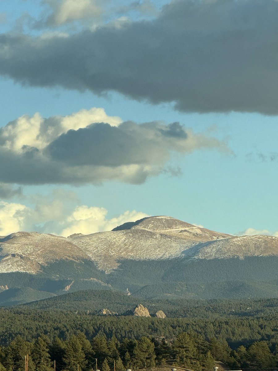 LaLa_CarpeDiem's tweet photo. Day 44 -  Pikes Peak (to the Top we go).   The this trip is winding down as we wind our way along the beautiful sites of Pikes Peak and Garden of the Gods today.  Epic sights and sounds and special suprises along the way.   Let’s Go!  Carpe Diem 

https://t.co/GDoEDULKyY https://t.co/n2BxLyAamv