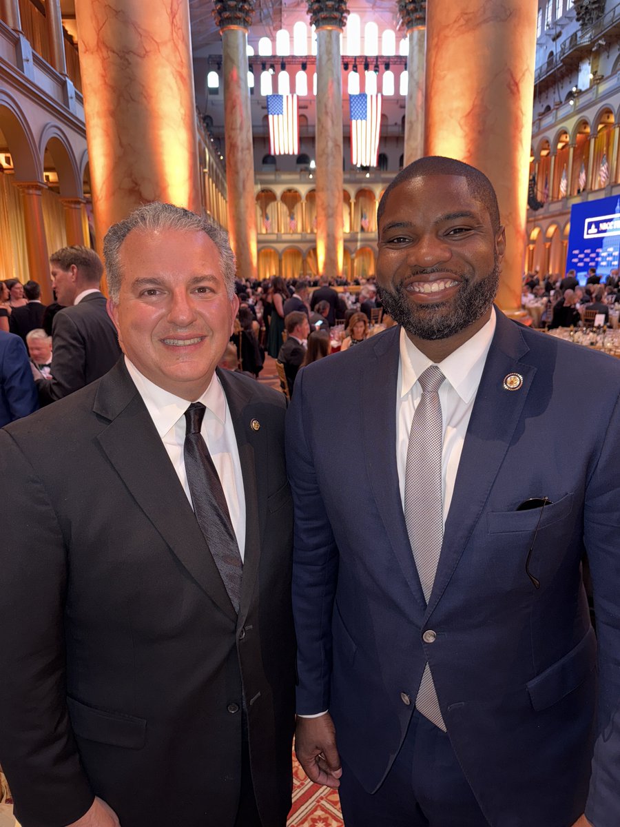 JimmyPatronis's tweet photo. Will you help me wish my friend, ⁦@realDonaldTrump⁩ endorsed for Governor of Florida, Congressman ⁦@ByronDonalds⁩ a very Happy Birthday?!!!! 🎂 #flapol #FloridaIsForWinners https://t.co/qB5hZOE7gr