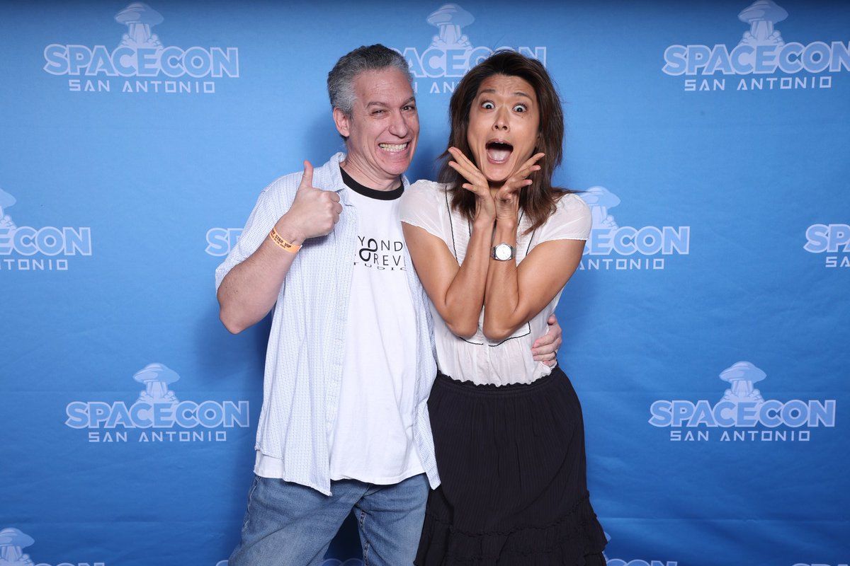 BeyondForeverSt's tweet photo. Grace Park was so happy to meet me at @SpaceconSATX.
#gracepark #battlestargalactica #hawaiifiveo #spacecon #SanAntonio #funny #photoop #awesome #amazing #actress #beyondforeverstudios https://t.co/SLuV4BOzGG