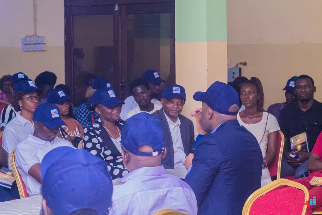 GroupeCIDEsoli's tweet image. CIDE CARREFOUR A KIKWIT

Notre team leader, Michel Muvudi, a procédé à un échange avec plusieurs coordonnateurs à Kikwit le 26 octobre 2025, dans la salle Marinel.

Rejoignez la grande plateforme mondiale de solidarité en appelant le +243 81 54 52 055.