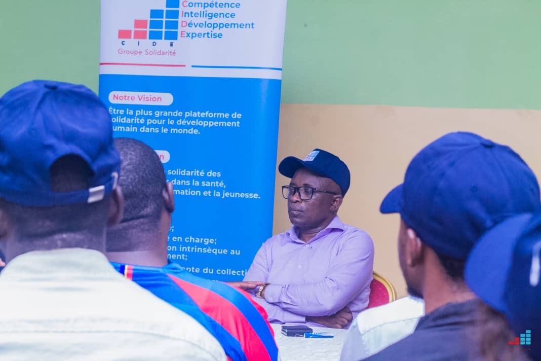 GroupeCIDEsoli's tweet image. CIDE CARREFOUR A KIKWIT

Notre team leader, Michel Muvudi, a procédé à un échange avec plusieurs coordonnateurs à Kikwit le 26 octobre 2025, dans la salle Marinel.

Rejoignez la grande plateforme mondiale de solidarité en appelant le +243 81 54 52 055.