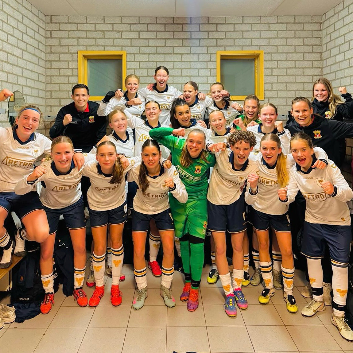 kowetjeugd's tweet photo. 🤜 De meiden Onder-16 winnen met 1-5 in een vriendschappelijke wedstrijd tegen FC Emmen MO16. 

#MO16 #waartalentenvleugelskrijgen https://t.co/B23V1iQMPr