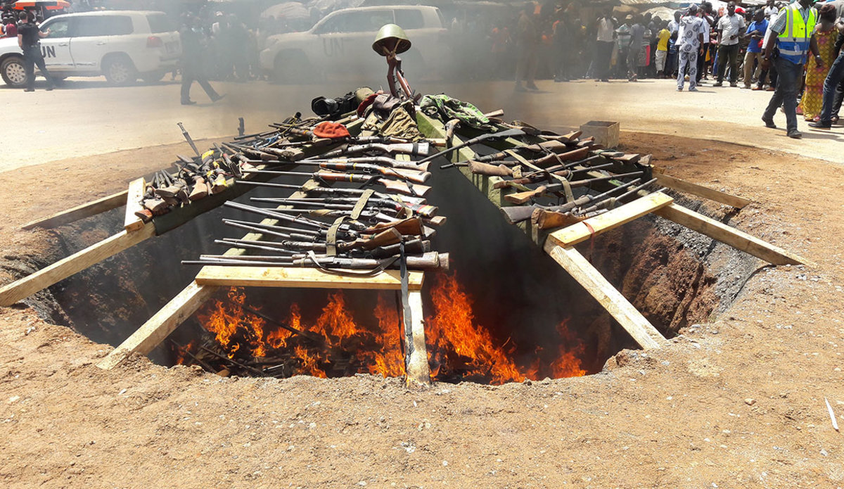 Soixante-cinq ex-combattants du Front Populaire pour la Renaissance de la Centrafrique (FPRC) ont volontairement déposé les armes ce week-end à Sikikédé, localité située à plus de 900 kilomètres de Bangui, dans la préfecture de la Vakaga.
