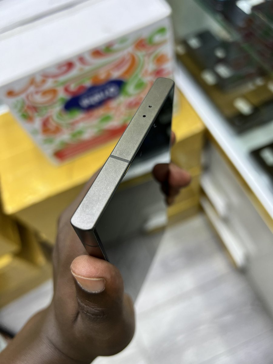 Simu hii ndo inaweza battle na Flagship za Apple zote😄

Samsung s24 ULTRA | 256 gb
Clean USED from Dubai

Bei 1,850,000

Delivery siku 1-3 toka Dubai

📦 100% Original | ✅ Tested &amp; Clean
📍 Available at TechWinga
📲 WhatsApp: shorturl.at/ml2qS