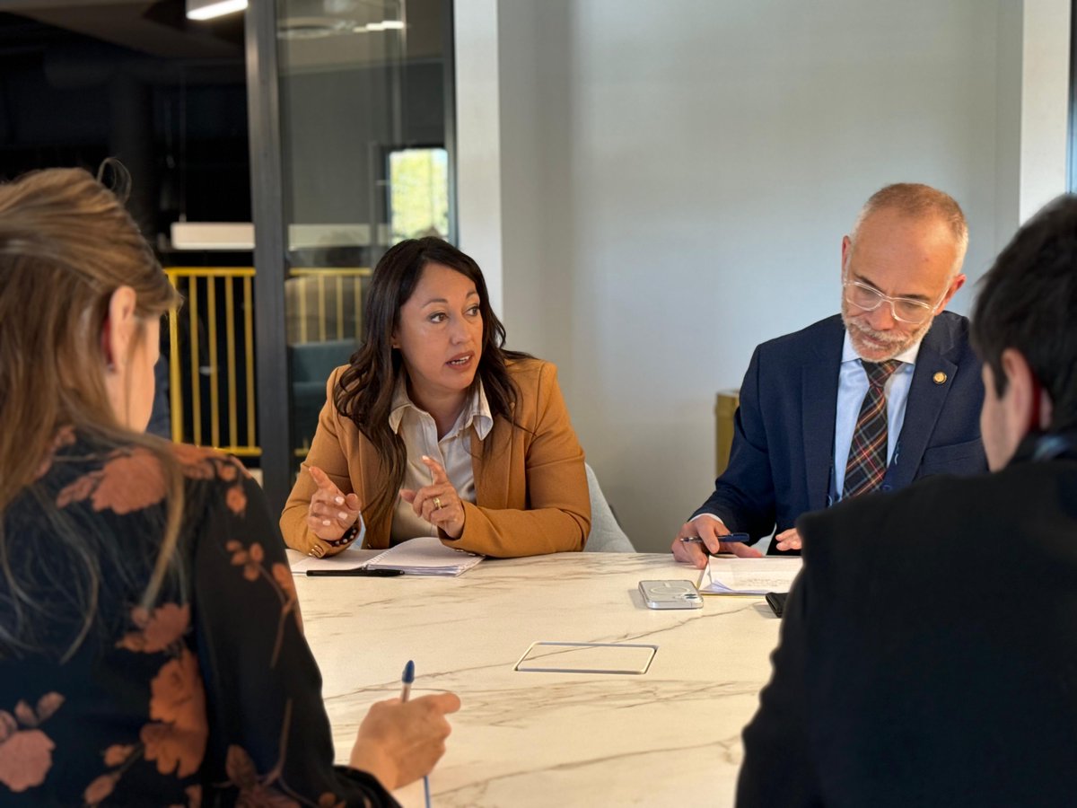 MIEM_Uruguay's tweet image. La ministra @FcardonaUy encabeza una delegación integrada por más de 30 empresas de @CutiUy y autoridades que visita Washington, EE. UU. 
Recorrieron @StationDC_HQ, un centro de innovación y networking para líderes del sector, inversionistas y responsables de políticas públicas.