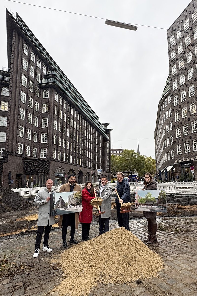 Mit dem Spatenstich am Burchardplatz startet die Neugestaltung des Kontorhausviertels – ein Projekt des BID Burchardplatz in Kooperation mit dem <a href="/Senat_Hamburg/">Hamburger Senat</a>. Ein Ort für Begegnung, Kultur und Stadtleben. Danke an alle Beteiligten! Mehr Infos hier: hamburg.de/go/1110876.