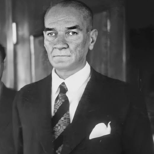 pekWjfj_wkdowkc's tweet photo. Abdullah Öcalan:

“Mustafa Kemal, bazılarının söylediği gibi Kürt düşmanı değildir.” https://t.co/2xCS55tyz4