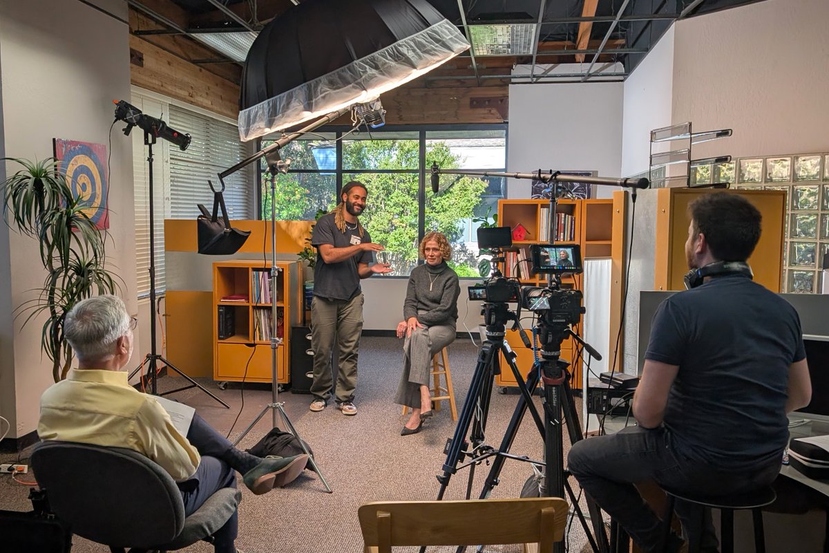 ChoiceinAging's tweet image. Here&apos;s a behind-the-scenes look at our Board Member Karen Douglas&apos;s interview for the #ThreadsOfHope awards!

Join us at the event on December 4 from 4:30 to 7:00 PM at the Lesher Center for the Arts!

📝 Learn More &amp;amp; Register:
members.eastbayleadershipcouncil.com/events/details…

@EBLConline @DiabloMagazine