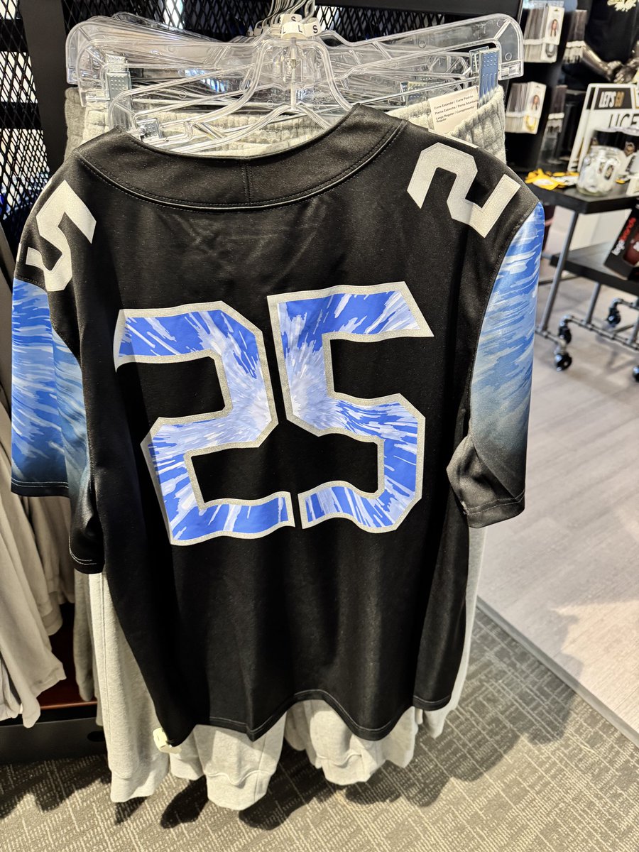 Britt & Jan tweet media