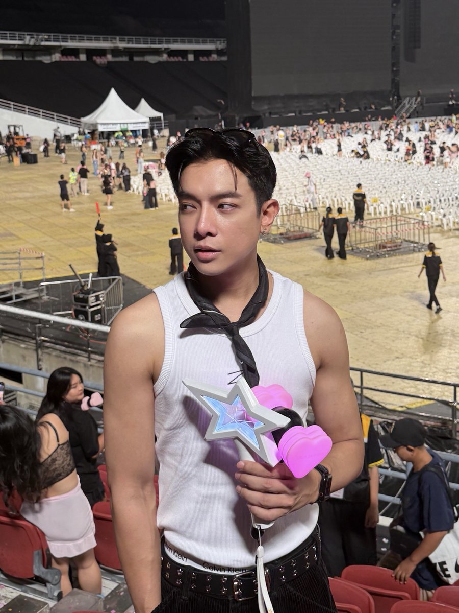 sxperp's tweet image. Just waiting for ALTEREGO TOUR 😳💛
#DEADLINE_IN_BANGKOK #LISA #ALTEREGO