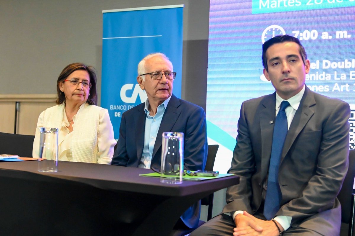 #AEstaHora I El #Minsalud <a href="/GA_Jaramillo/">Guillermo Jaramillo</a> junto a Gina Tambini, representante de OPSColombia, Rodrigo Peñailillo, representante <a href="/AgendaCAF/">CAF</a> Colombia y <a href="/urregofinseya/">Jaime Urrego</a>, viceministro de Salud Pública, realiza la apertura de la jornada "Todas las voces, una red ", en la cual presenta la