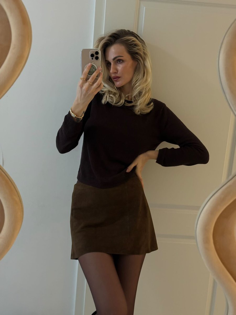 abmmedical's tweet image. Short skirts, brown boots, and that girl boss energy 🍁💋
Fall face perfected by abmmedical.com  
#ABMmedical #FallBeauty #Botox #Filler