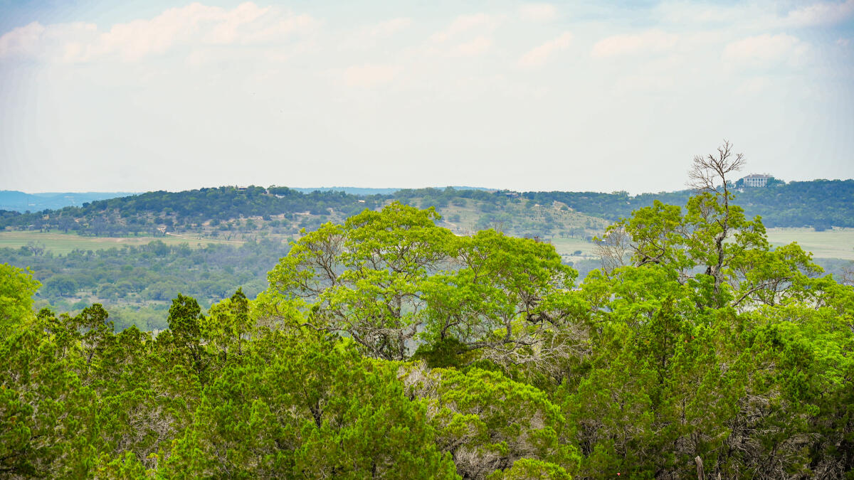 #Texas 
6 Hills Ranch 
10± Acres | Boerne, TX

🔗 View full listing &amp; photos:
farmandranch.com/property/new-t…