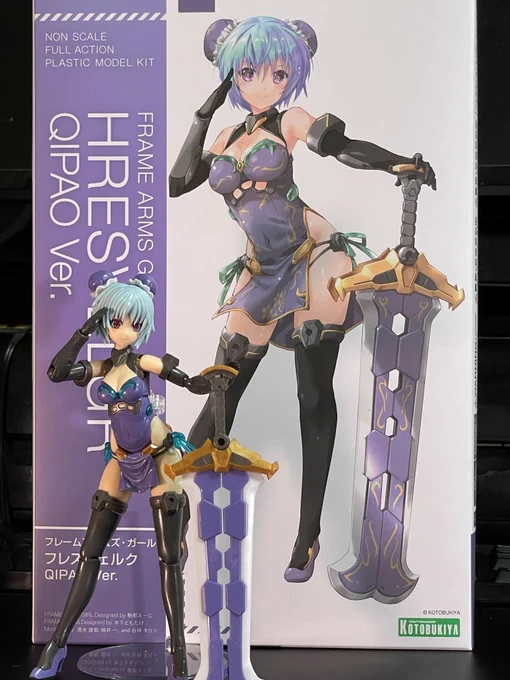フレズヴェルク・チーパオバージョン発売しました! チャイナドレス風フレズで新規フェイスの正面笑顔、ウインク、ぐるぐる目顔が付属します。 パッケージ絵も新規に描き起こしましたのでよろしくです。 #FAガール