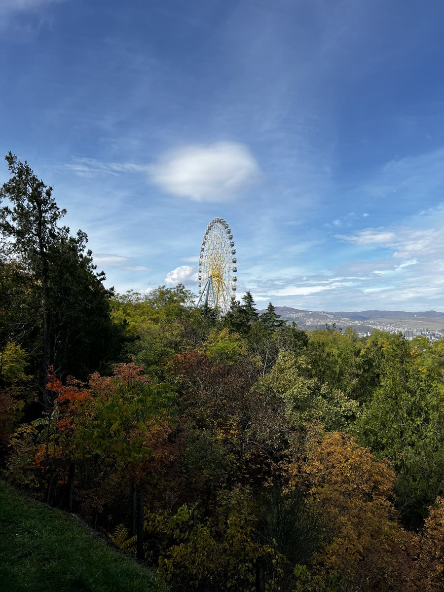 Gürcistan 🇬🇪 - Tiflis Mtatsminda Park #Autumn #AutumnVibes