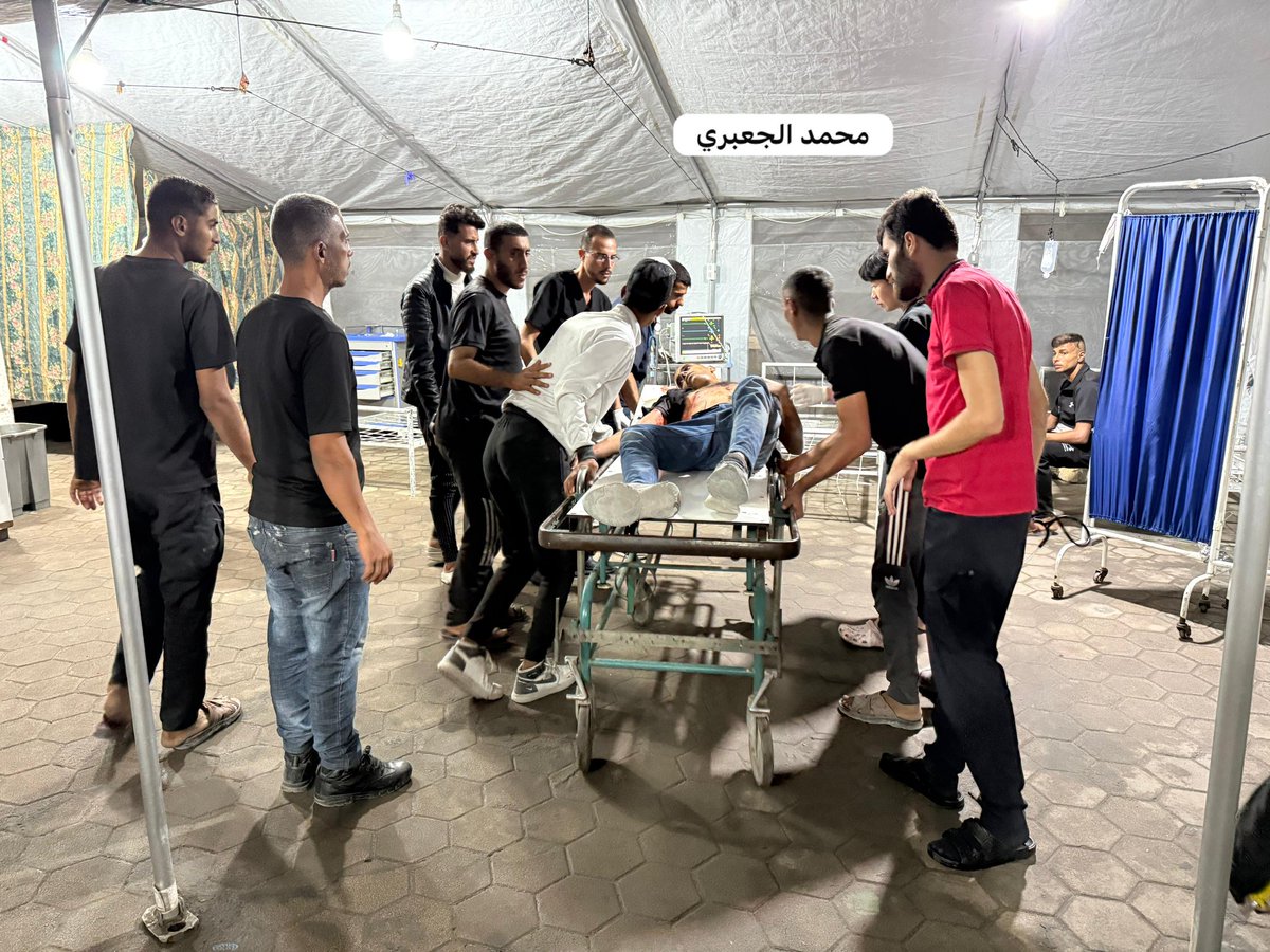 إصابة مواطن، قنصًا من سلاح الرافعة العسكرية التابعة لجيش الاحتلال، شرقي حيّ الزيتون شرقي مدينة غزة- مستشفى المعمداني.