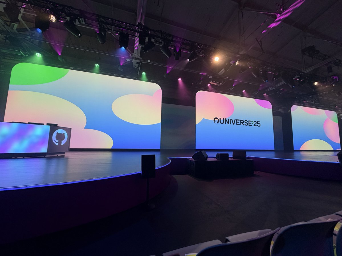 wesbos's tweet image. At GitHub universe for the day!