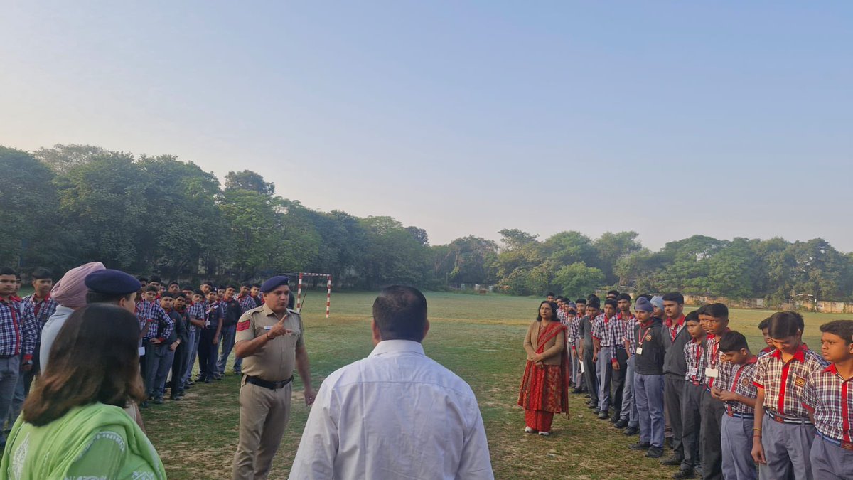 ChdCyberCell's tweet image. Conducted an insightful Cyber Safety and Cyber Security session at Kendriya Vidyalaya, Sector 47, Chandigarh — engaging around 250–270 enthusiastic students and teachers in learning how to stay safe and smart online. 

#CyberAwareness